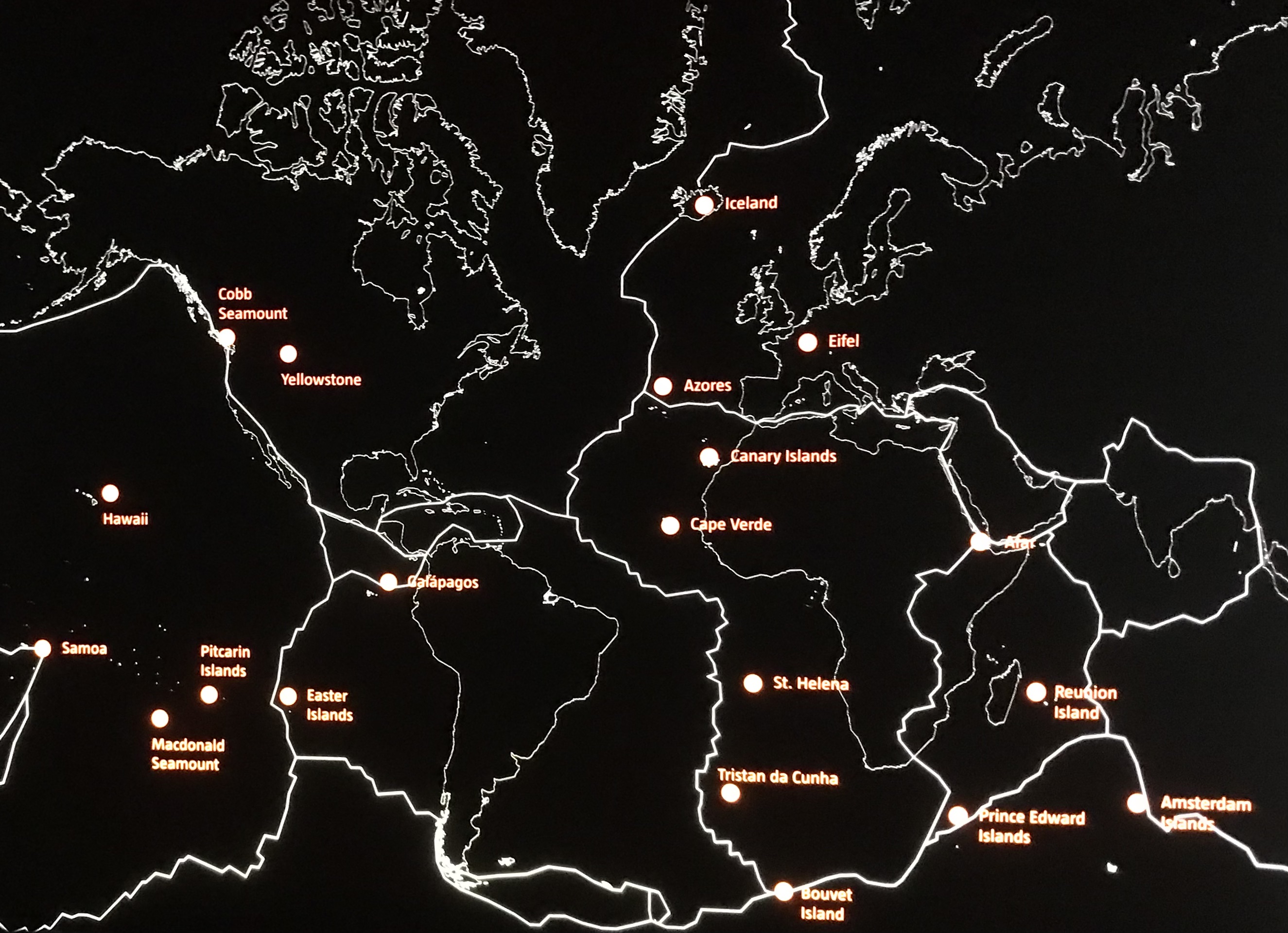 DAAC - carte du monde géologie points chauds