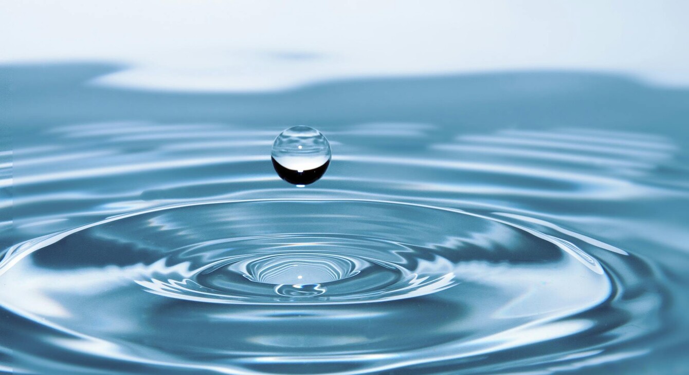 Eau et goutte