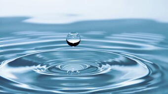 Eau et goutte