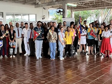Photo de groupe avec les autorités