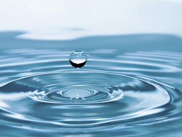 Eau et goutte